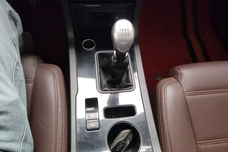 Used Yema T70 2016 Upgraded Model 1.5T Manual Luxury Version
