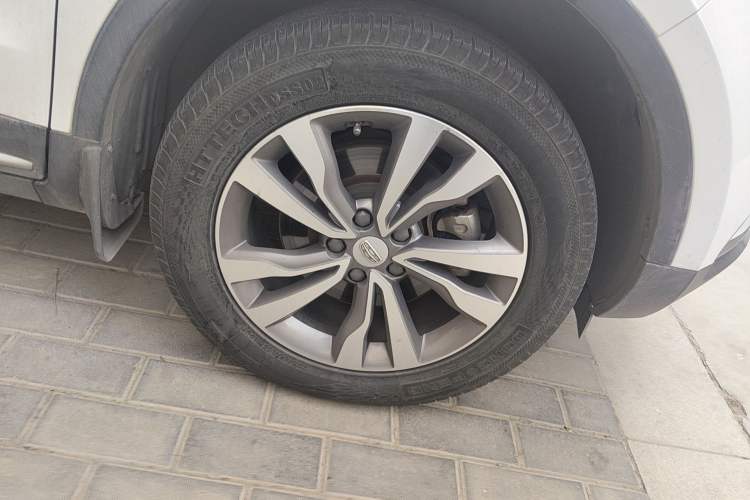 Used Geely Auto Emgrand X7 Sport 2016 1.8TD Automatic ZhiZun Version Right Front Wheel Hub