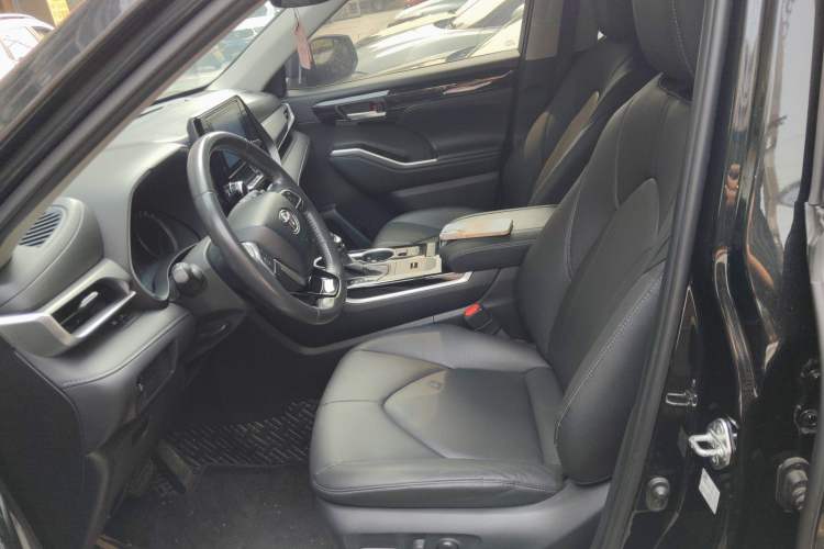 Used Toyota Highlander 2022 Dual-Engine 2.5L Four-Wheel Drive Luxury Edition 7 Seats Left Front Seat