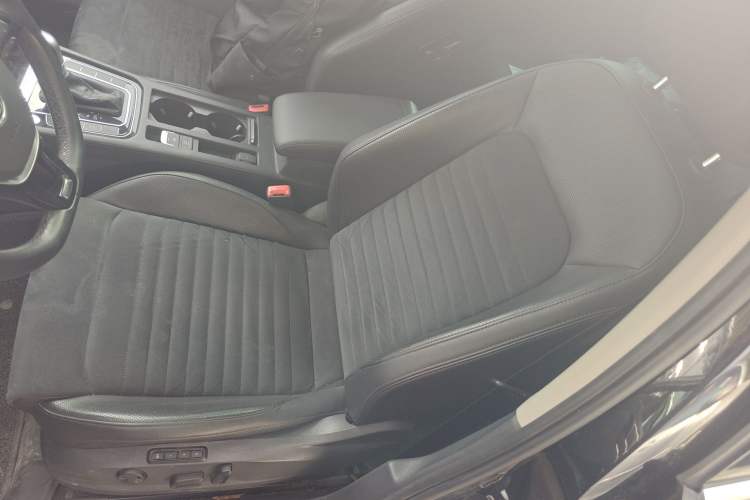 Used Volkswagen Magotan 2018 330TSI DSG Luxury Model
