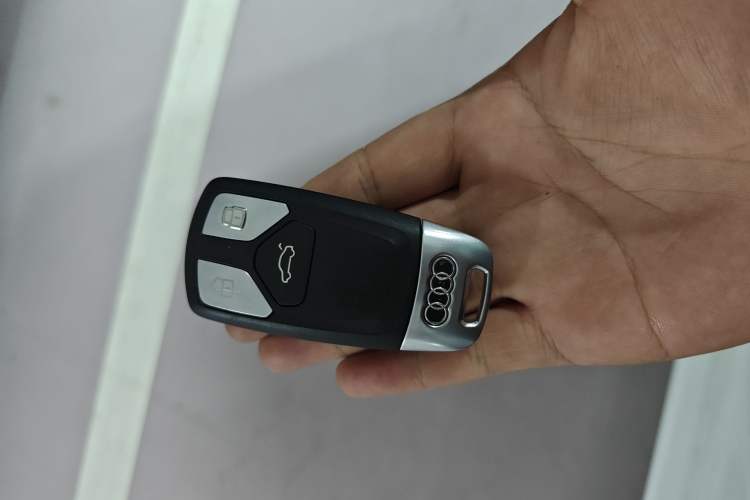 Used Audi A4L 2019 40 TFSI Ambition China VI Vehicle Key