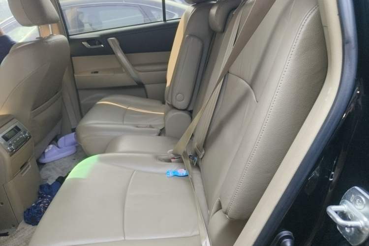 Used Toyota Highlander 2012 2.7L Two-Wheel Drive 7-Seater Luxury Edition
