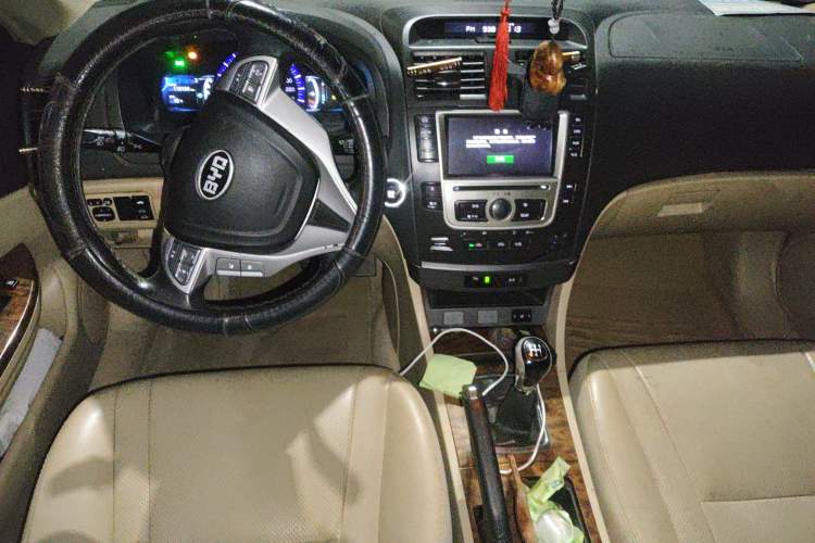 Used BYD G6 2012 2.0L Manual Luxury Version
