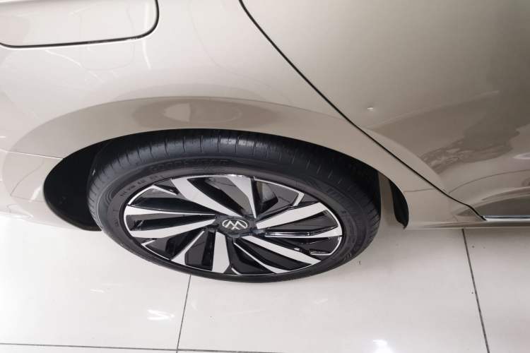 Used Volkswagen Passat 2022 330TSI Starry Elite Edition Right Rear Wheel Hub