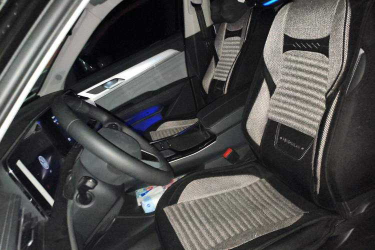 Used Volkswagen Tavendor 2024 330TSI Luxury Touring - All-Inclusive Edition Left Front Seat