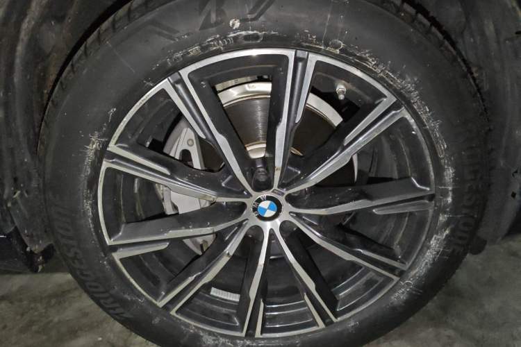 Used BMW X5 2020 xDrive40i M Sport Package Right Front Wheel Hub