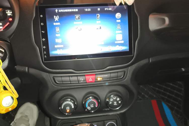 Used Jeep Renegade 2017 180T Automatic High-Energy Version Audio And AC Panel