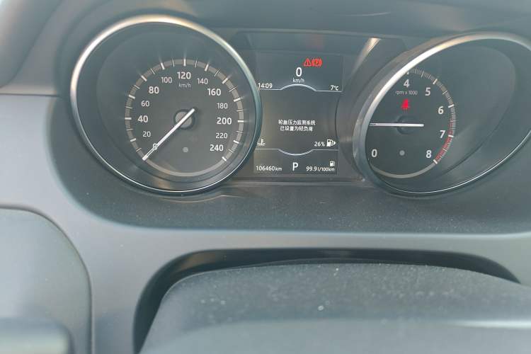 Used Land Rover Discovery Sport 2017 2.0T HSE Odometer Close Up