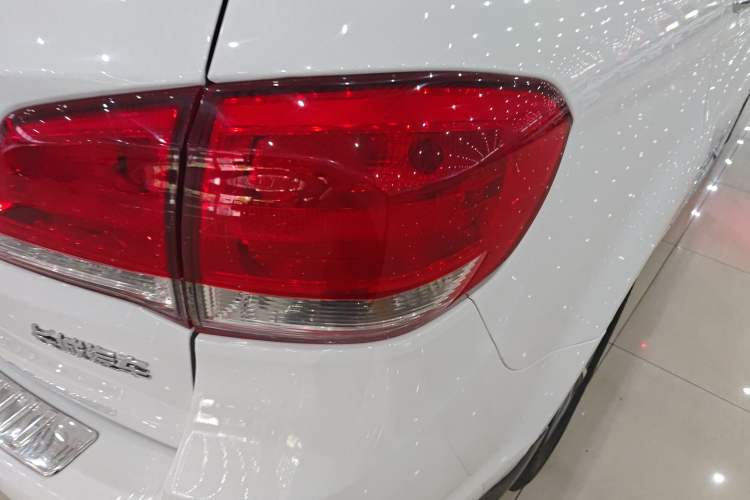 Used Haval H6 2015 Upgraded Model 1.5T Manual Two-Wheel Drive Elite Version Right Rear Taillight