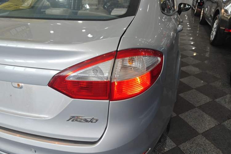 Used Ford Fiesta 2013 Sedan 1.5L Manual Fashion Edition
