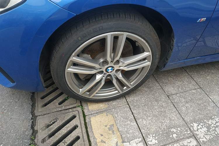 Used BMW 1 Series 2019 120i Leading Model M Sport Package Left Front Wheel Hub