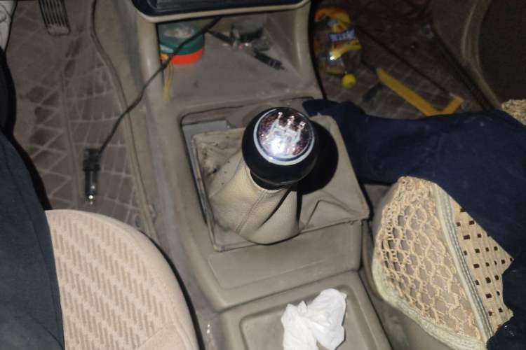 Used Foday Lion F16 2013 2.0T Diesel Two-Wheel Drive Entry-Level 4F20TC1 Gear Lever