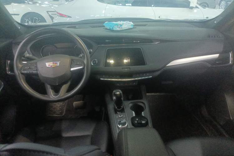 Used Cadillac XT4 2022 28T Two-Wheel-Drive Luxury Version
