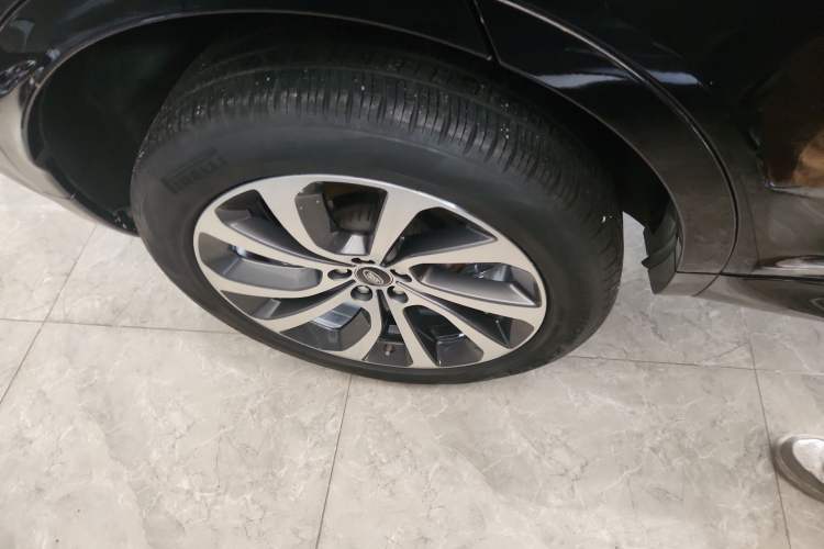 Used Land Rover Discovery Sport 2020 249 PS R-Dynamic Performance Edition Right Rear Wheel Hub
