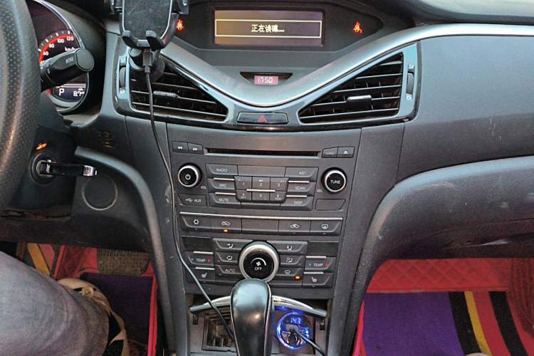 Used Bestune B70 2014 2.0L automatic luxury version Audio And AC Panel