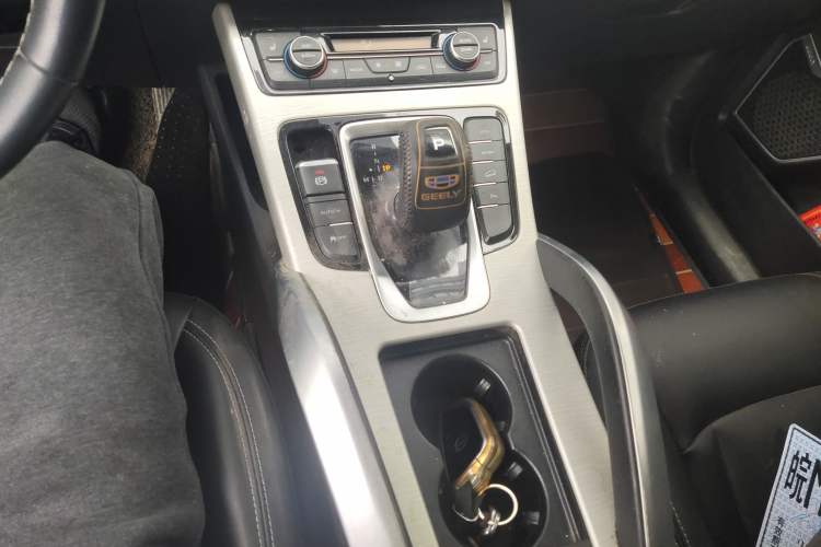 Used Geely Auto Emgrand X7 Sport 2020 1.8TD DCT Two-Wheel Drive Smart Connect 4G-Enabled Version Gear Lever