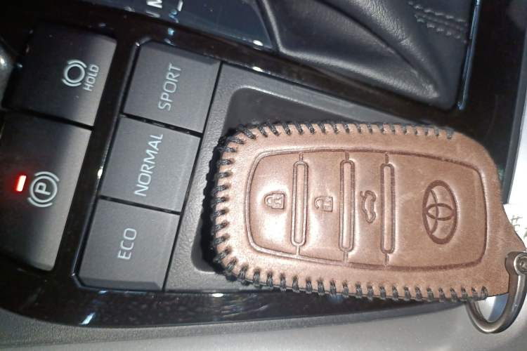 Used Toyota RAV4 2024 2.0L CVT Two-Wheel Drive Fashion Plus Edition Interior 1