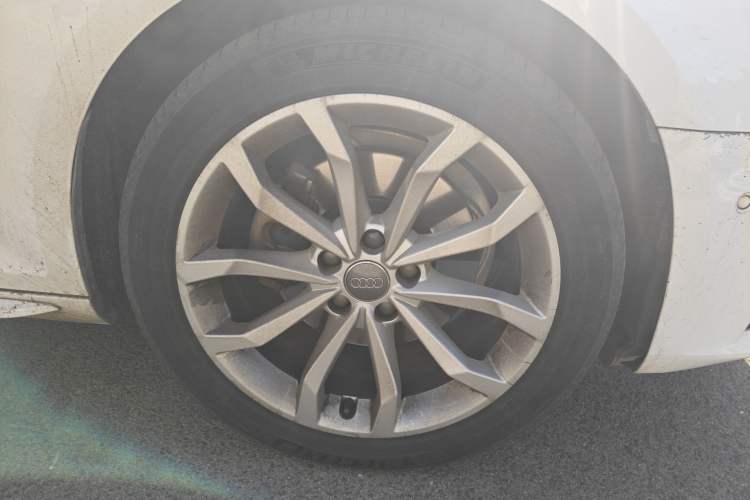 Used Audi A4L 2019 40 TFSI Fashion Edition China VI Emission Standard Right Front Wheel Hub