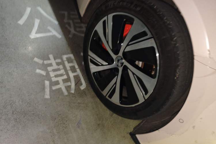 Used Nio ET5 2022 75 kWh Right Front Wheel Hub