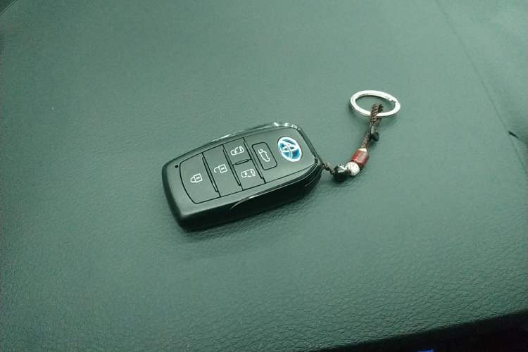 Used Toyota Granvia 2022 2.5L Hybrid Premium Edition Vehicle Key
