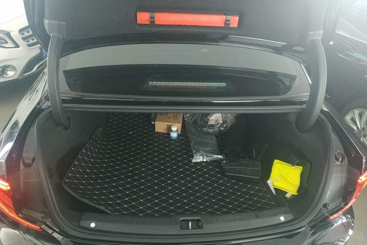 Used Volvo S90 New Energy 2021 T8 eDrive Hybrid Zhiyi Luxury Edition
