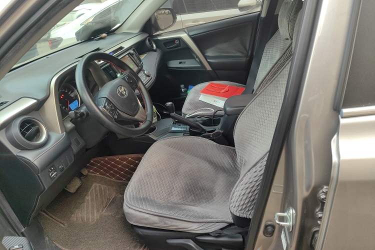 Used Toyota RAV4 2015 2.0L CVT Two-Wheel Drive Fashion Edition