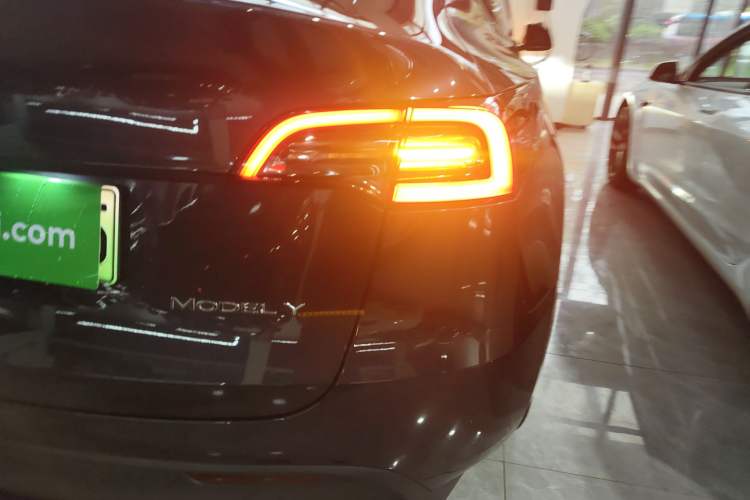 Used Tesla Model Y 2024 Rear-Wheel-Drive Version Right Rear Taillight