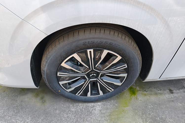 Used Wuling Starlight 730 2025 Model Pure Electric 500km Luxury Edition
