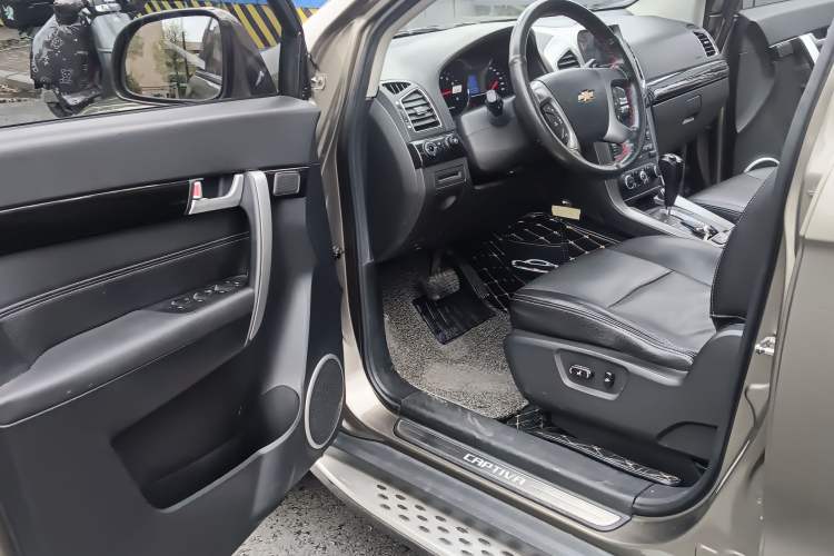 Used Chevrolet Captiva 2015 2.4L 4x4 Flagship Edition 7-Seater