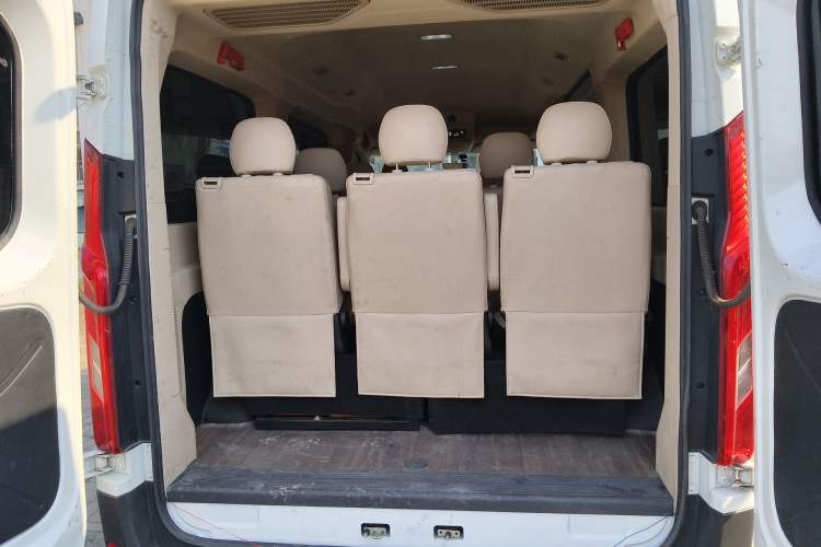 Used SAIC MAXUS Xintu V90 2022 2.0T Automatic ZhiDa Commercial Version Rear-Drive Long Wheelbase High Roof with Single Rear Tire 9-Seater
