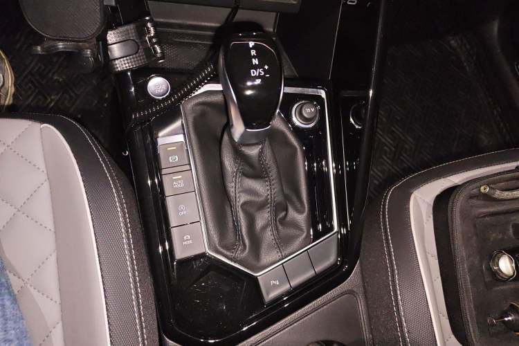 Used Volkswagen Tayron 2024 300TSI Two-Wheel-Drive Luxury Plus Advanced Version Gear Lever