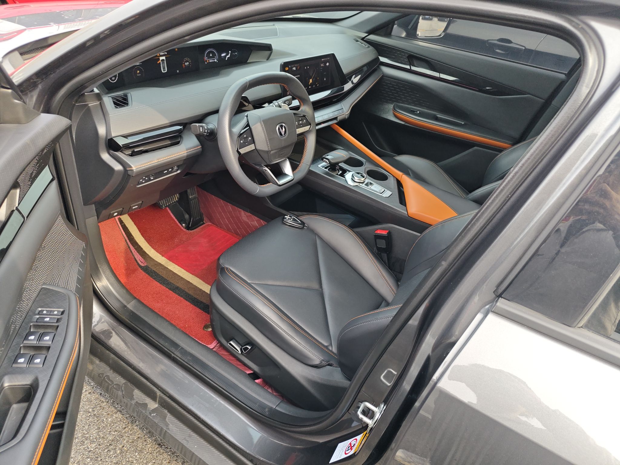 المقاعد الأمامية داخل السيارة