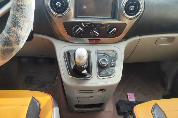 Used JAC Refine M3 2019 IKEA Edition 1.6L Luxury Smart Model Gear Lever