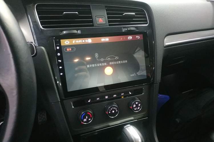 Used Volkswagen Golf 2015 1.4TSI Automatic Luxury Model Audio And AC Panel