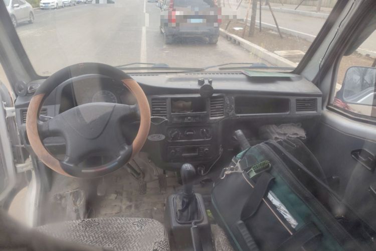 Used Wuling Zhiguang 2015 1.2L Practical LS-I Model Center Console