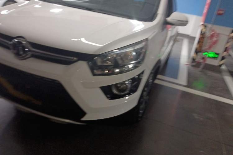 Used BAIC Senova X25 2015 1.5L automatic luxury version
