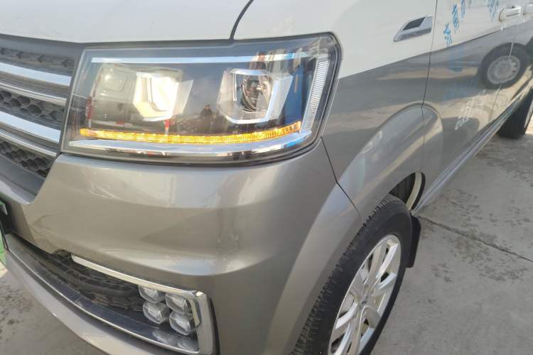 Used Jinbei New Hiace S 2023 1.5L Wealth Edition Van 2/5-Seater Non-Air-Conditioned Version SWC15M