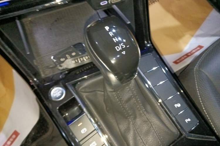 Used Volkswagen Passat 2022 330TSI Starry Luxury Edition Gear Lever