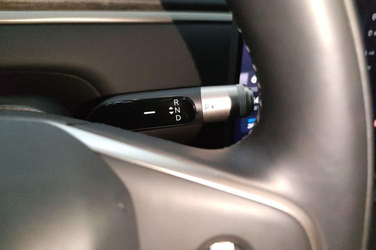 Used ONVO Luxeed L90 2025 Model—Max Six-Seater Version
