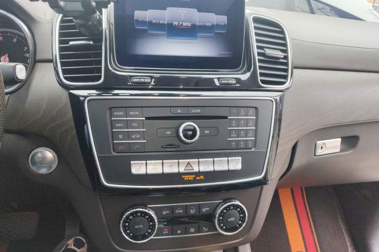 Used Mercedes-Benz GLE 2017 GLE 320 4MATIC Dynamic Model Audio And AC Panel