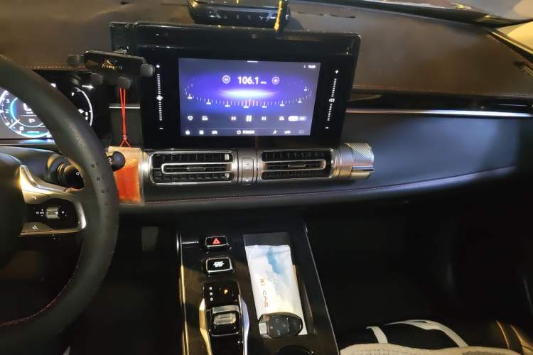 Used GAC Trumpchi EMKOO 2022 1.5T Supernova Edition Audio And AC Panel