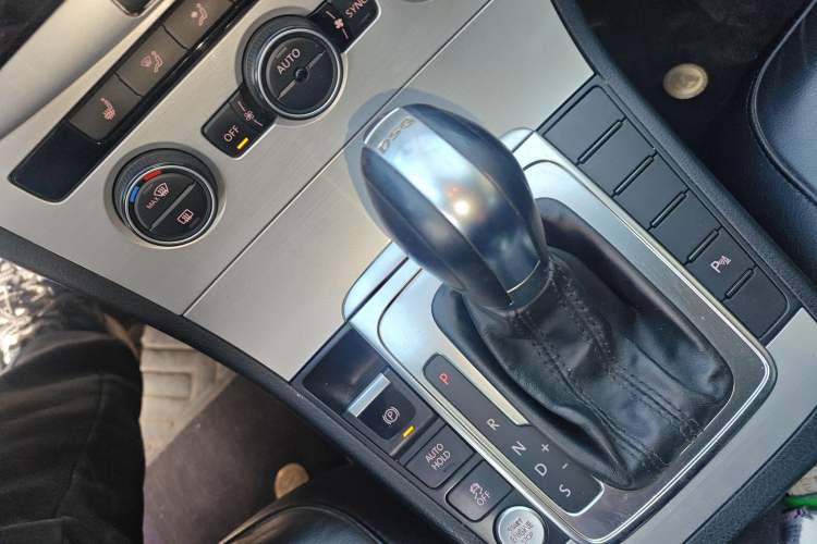 Used Volkswagen Magotan 2015 1.8TSI Luxury Model Gear Lever