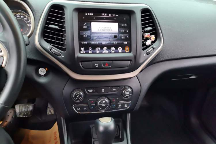 Used Jeep Cherokee 2016 2.0L Superior Edition Audio And AC Panel