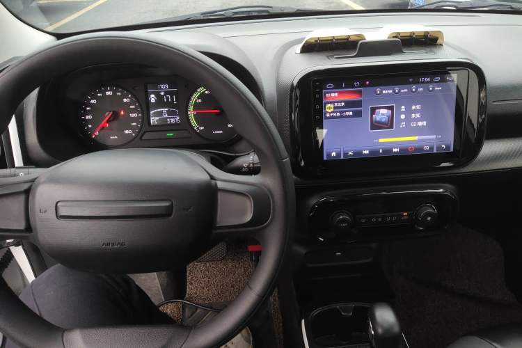 Used Roewe Clever 2022 311km QiQi BoBo Edition Center Console