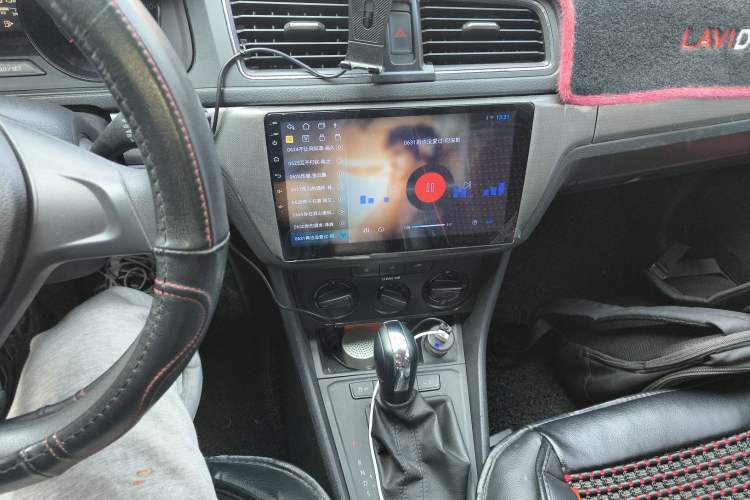 Used Volkswagen Lavida 2017 1.6L Automatic Fashion Edition Audio And AC Panel