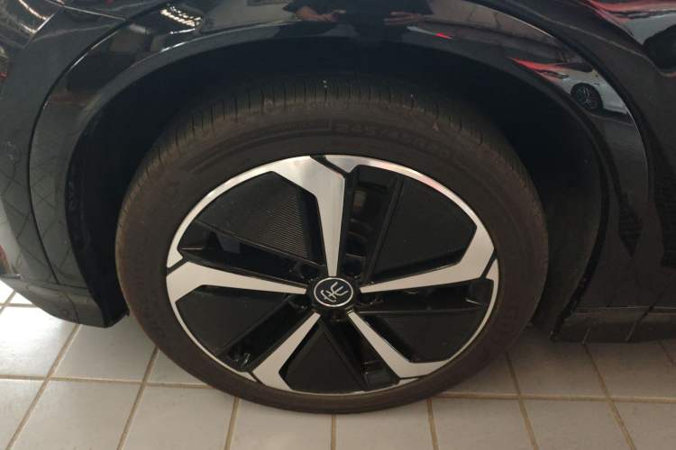 Used BYD Song L EV 2025 Intelligent Driving Version 662 km LiDAR Excellence Edition Left Front Wheel Hub