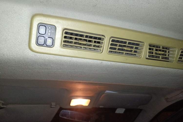 Used Dongfeng Fengon 330 2014 1.5L Manual Utility Version DK15 Headliner