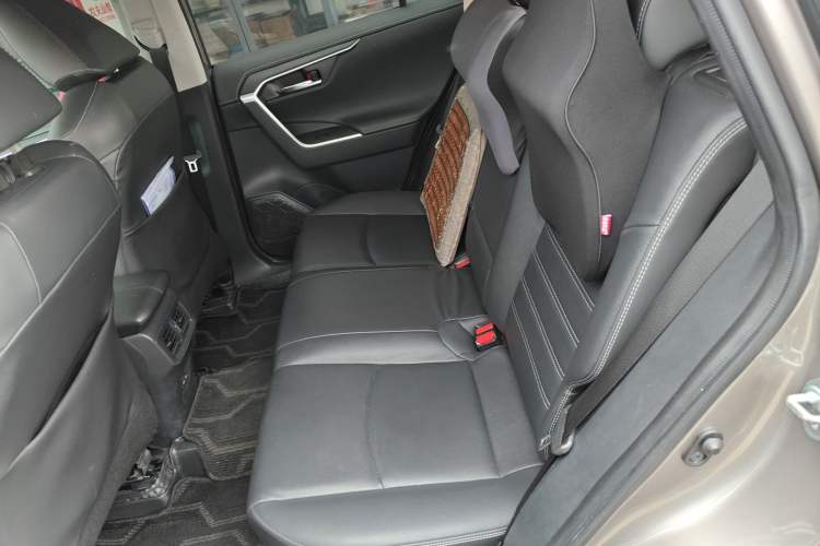 Used Toyota RAV4 2022 2.0L CVT Two-Wheel Drive Prestige Edition Left Rear Seat