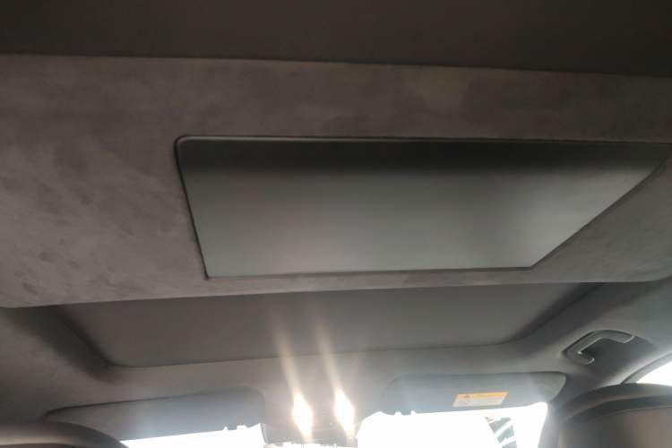 Used ONVO Luxeed L90 2025 Model—Ultra Six-Seater Version Headliner