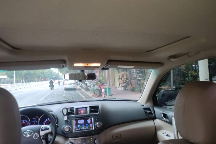 Used Toyota Highlander 2012 2.7L Two-Wheel Drive 7-Seater Luxury Edition Headliner